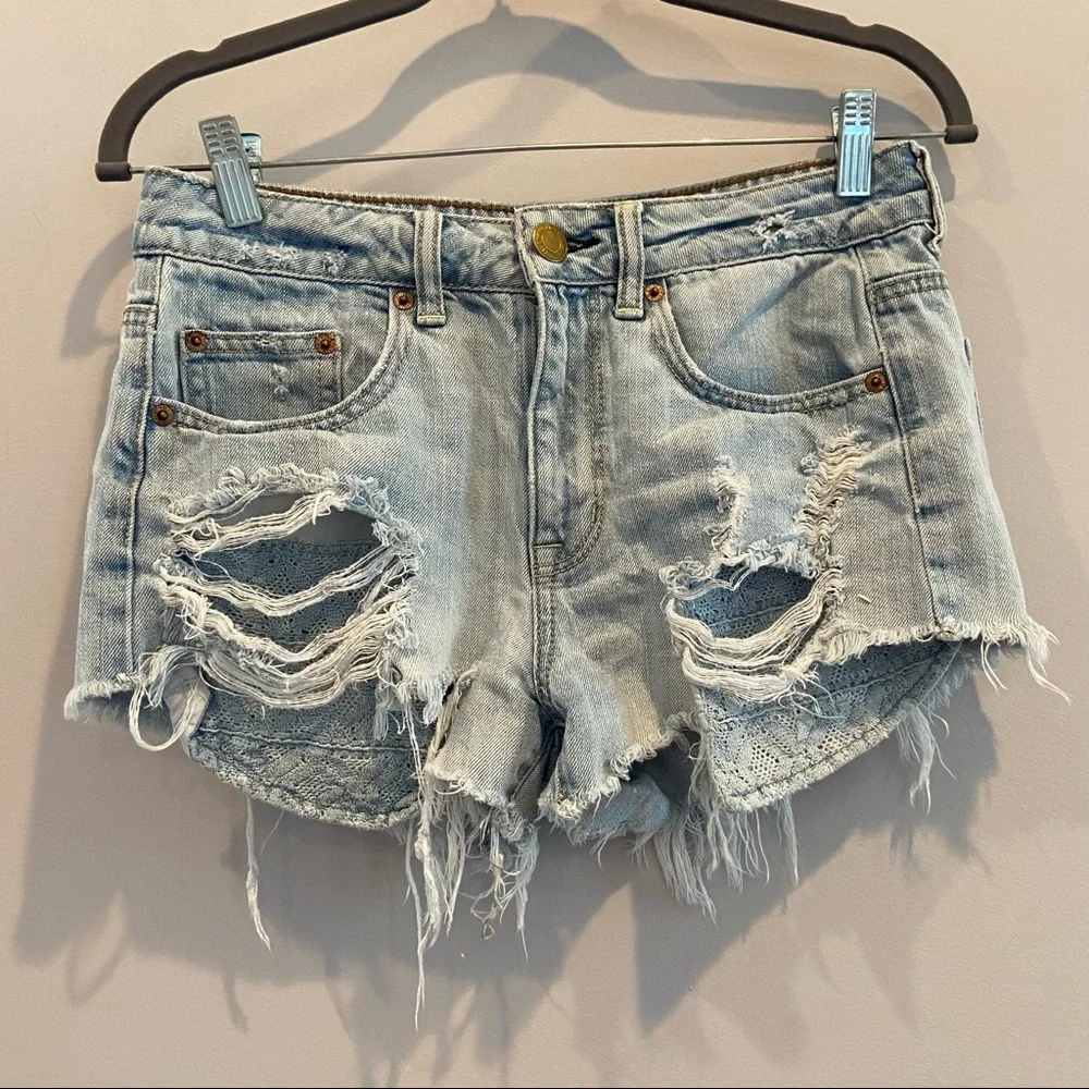 AMERICAN EAGLE Hi-Rise Festival Distressed Denim Shorts Blue Crochet Size 4